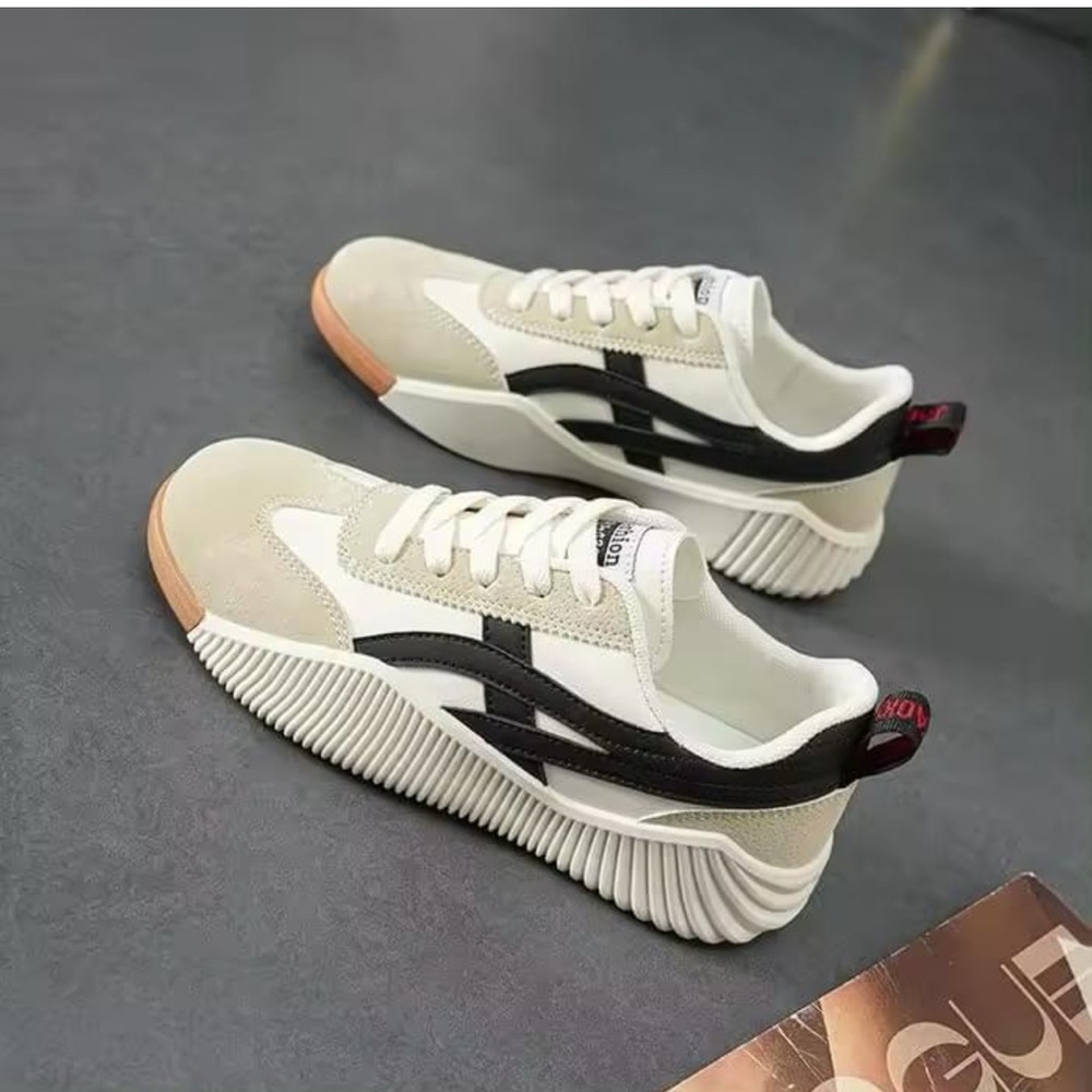 Brand New Women’s Sneakers Deflorance Vintage size 9 1/2